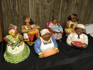 lot 324 image: Vintage Cookie Jars