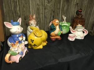 lot 330 image: Vintage Ceramic Bunny Cookie Jars