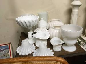 lot 275 image: Milk Glass
