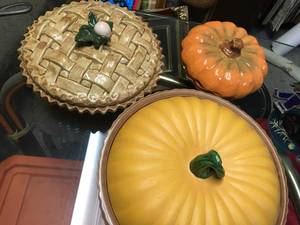 lot 276 image: Pie and Candy Dish