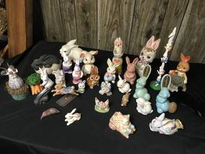 lot 361 image: Bunny Figurines