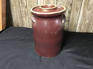 lot 365 image: Stoneware Crock