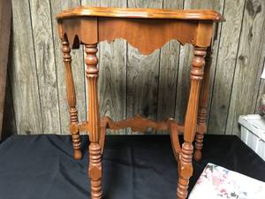 lot 367 image: Antique Side Table