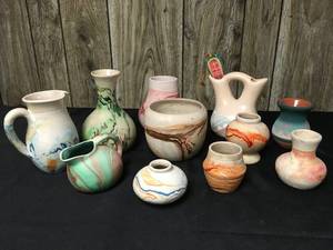 lot 372 image: Decorative Pottery