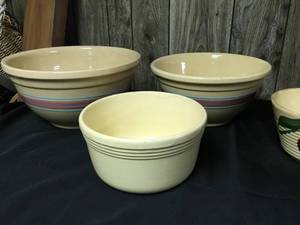 lot 382 image: Yellow Glazed Pottery