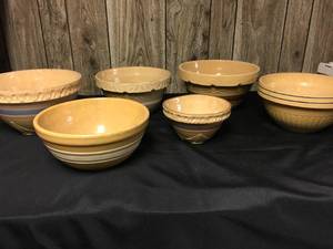 lot 383 image: Yellow Glazed Pottery 2