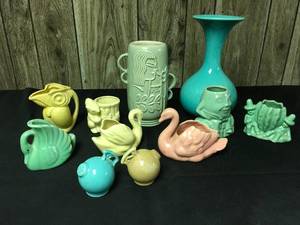 lot 389 image: Vintage Stoneware Dcor