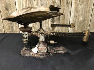 lot 390 image: Antique Ohaus Scale