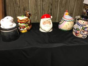 lot 391 image: Miscellaneous Cookie Jar Lot
