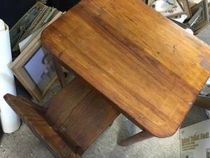 lot 46 image: Wooden Kids Desk and Chair