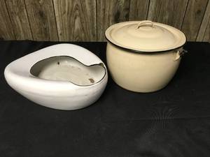 lot 252 image: Black & White Enamelware 5