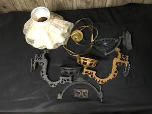 lot 231 image: Antique Wall Sconce