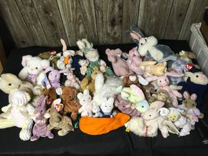 lot 298 image: Stuffed Animals