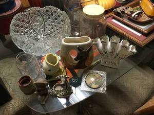 lot 403 image: Assorted Dcor