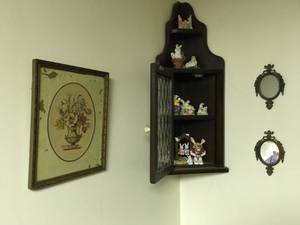 lot 411 image: Wooden Wall Display & Collectibles
