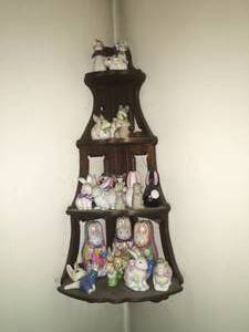 lot 436 image: Wall Shelf w Bunny Figurines