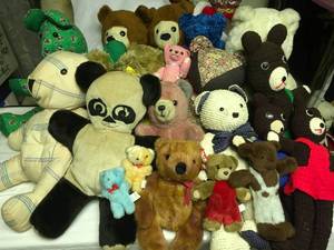 lot 443 image: Lot of Stuffed Bears