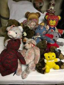 lot 444 image: Collectible stuffed Bears