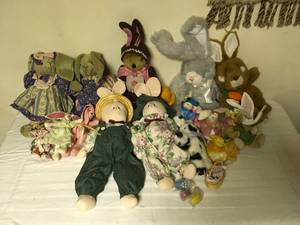 lot 474 image: Vintage-Present Stuffed Bunnies