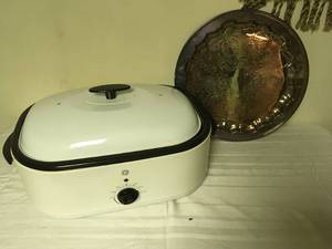 lot 475 image: Electric Roaster and Serving Platter