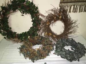 lot 481 image: Wreaths