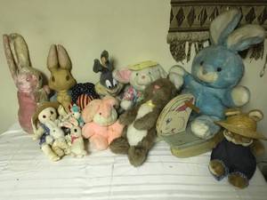 lot 465 image: Vintage Stuffies