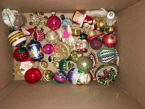 lot 495 image: Christmas Ornaments