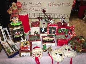 lot 499 image: Vintage-Present Christmas Ornaments