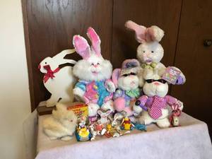 lot 488 image: Easter Bunny Lot 2