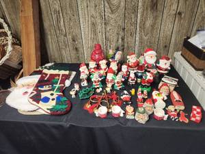 lot 212 image: Christmas Lot