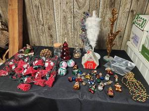 lot 213 image: Christmas Lot 2