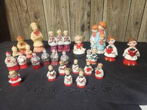 lot 217 image: Assortment of Christmas Choirs Dcor