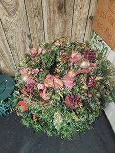 lot 218 image: Christmas Dcor