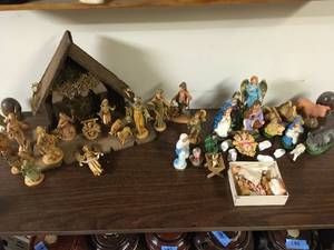 lot 526 image: Christmas Nativity Scene