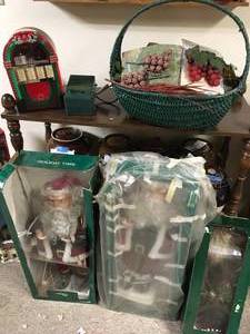 lot 527 image: Christmas Decor