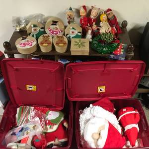 lot 528 image: Vintage Christmas Decor