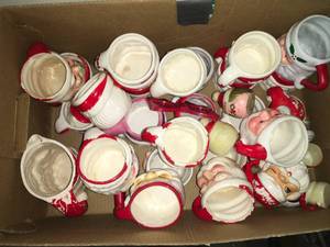 lot 532 image: Santa Mugs