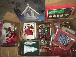 lot 534 image: Assorted Christmas Decor