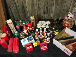 lot 537 image: Christmas Candles