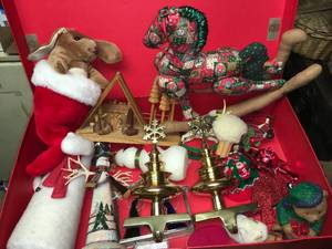 lot 540 image: Christmas Decor