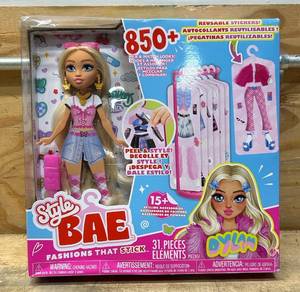 lot 47 image: Style Bae 10  doll