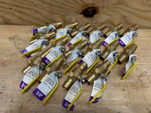 lot 257 image: Heavy Duty Brass Full Port PEX Ball Valve with Drain, with 34 in. Expansion PEX Connection (lot of 16)