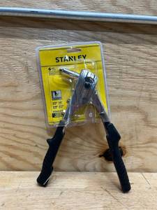 lot 113 image: Stanley Steel Rivet Tool Yellow 1 pc