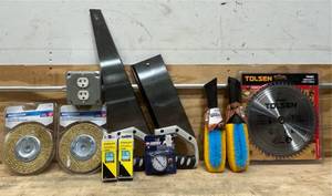 lot 181 image: Random tools and accessories lot of 10