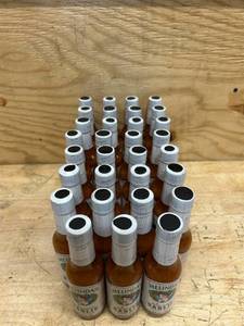lot 190 image: Melinda s Hot Sauce Garlic - (lot of 31)