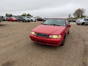lot 10 image: 1998 Volvo S70