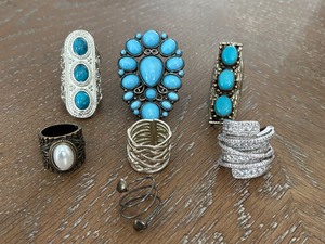 lot 7 image: Assorted Jewelry