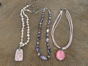 lot 25 image: Assorted Jewelry