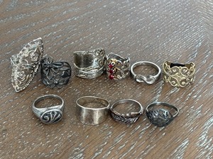 lot 27 image: Assorted Jewelry