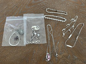 lot 30 image: Assorted Jewelry
